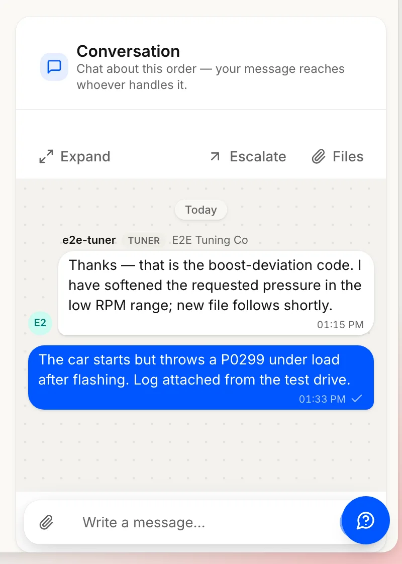 The conversation on an order page: the dealer's report of the fault and the tuner's reply, in the order's own thread.