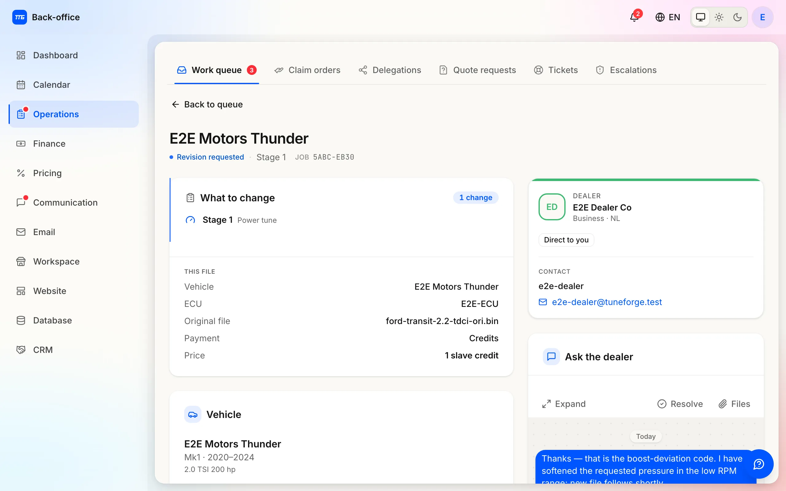 The order page of a revision request, showing the dealer's description and chat.